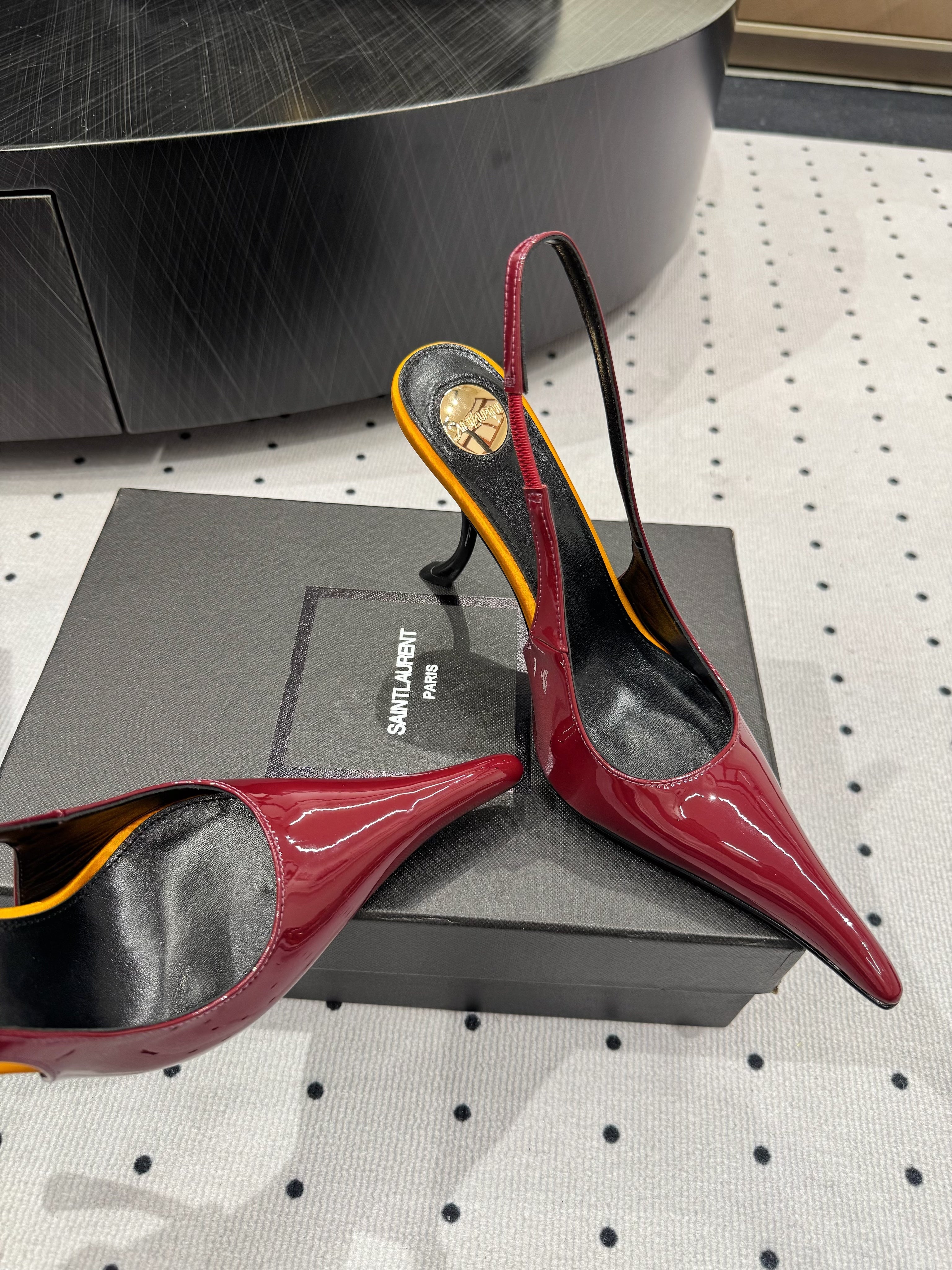 YSL 26S POINTED-TOE SLINGBACK HEELS 105 MM IN DARK RED AND ORANGE PATENT CALFSKIN