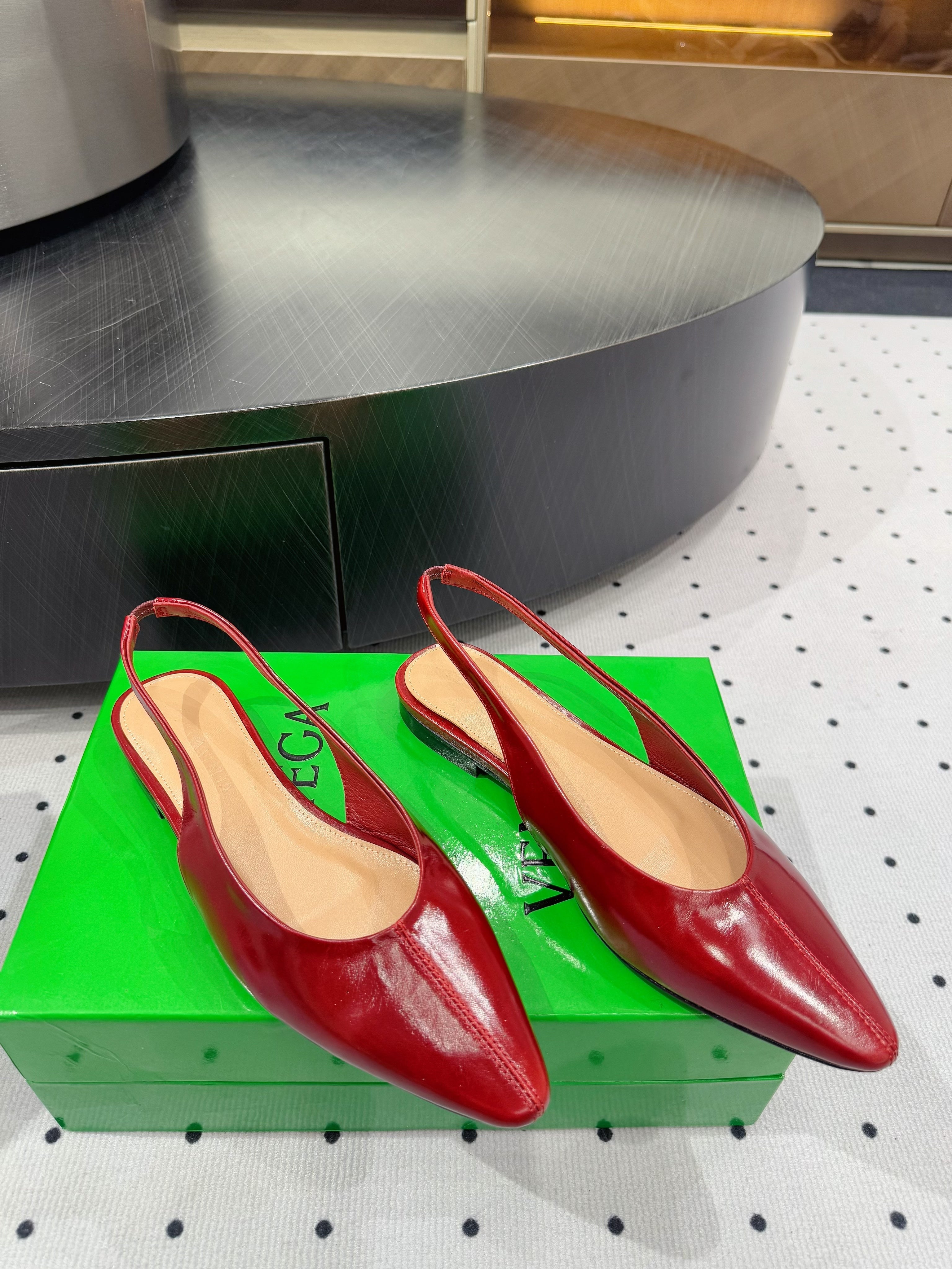 BOTTEGA VENETA 26S SLINGBACK FLATS IN RED CALFSKIN