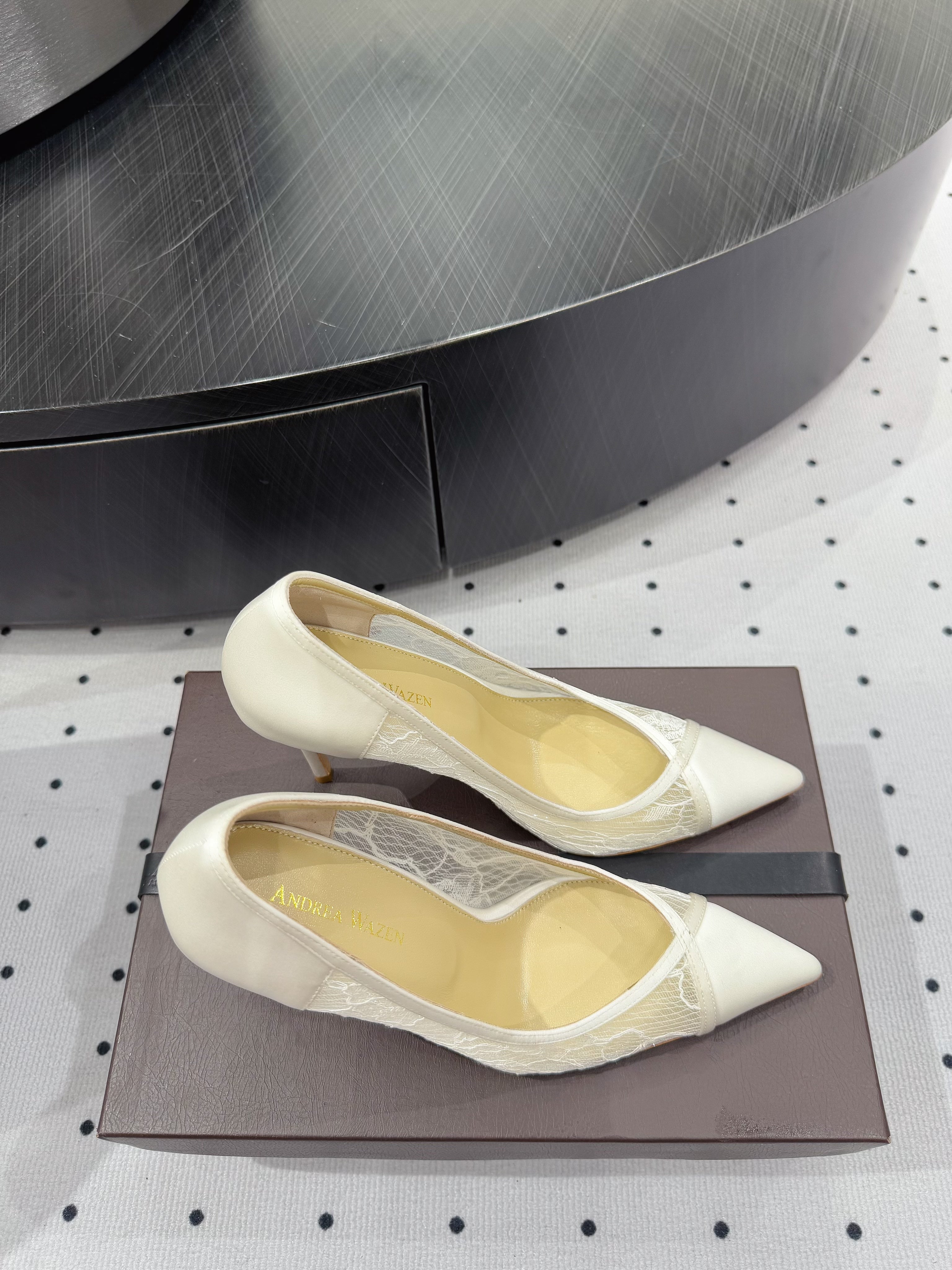 POINTED-TOE HIGH PUMPS 95MM IN WHITE MESH AND SILK