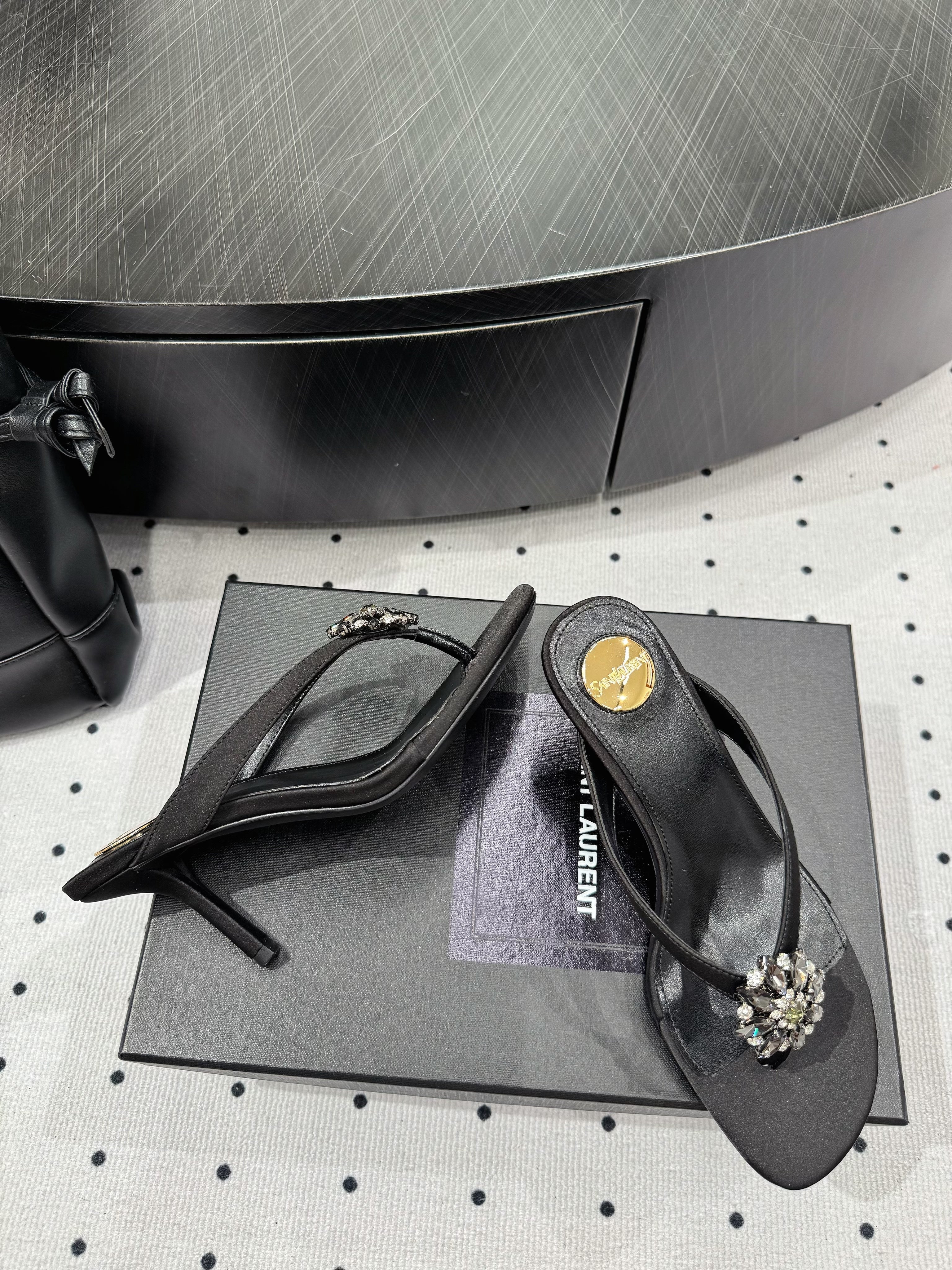 YSL 26S TOE-POST HIGH HEEL SANDALS 75 MM IN BLACK FABRIC