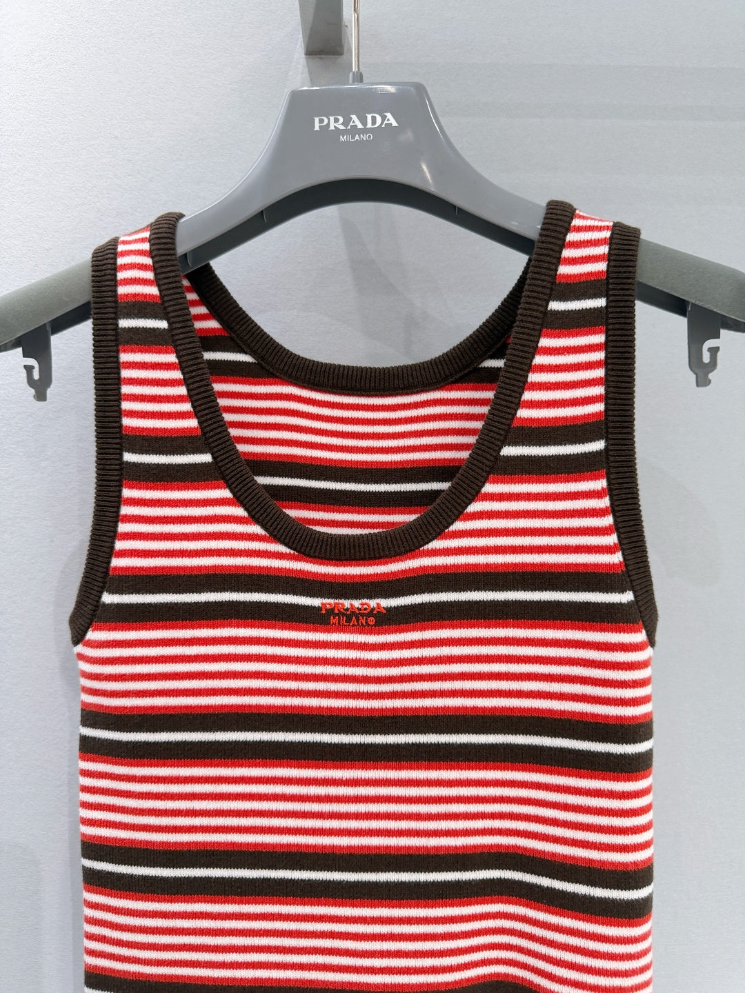 PRADA 26S SLEEVELESS SWEATER STYLE 822