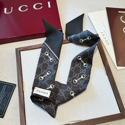 GUCCI 26S SCARF 90 IN SILK 156518