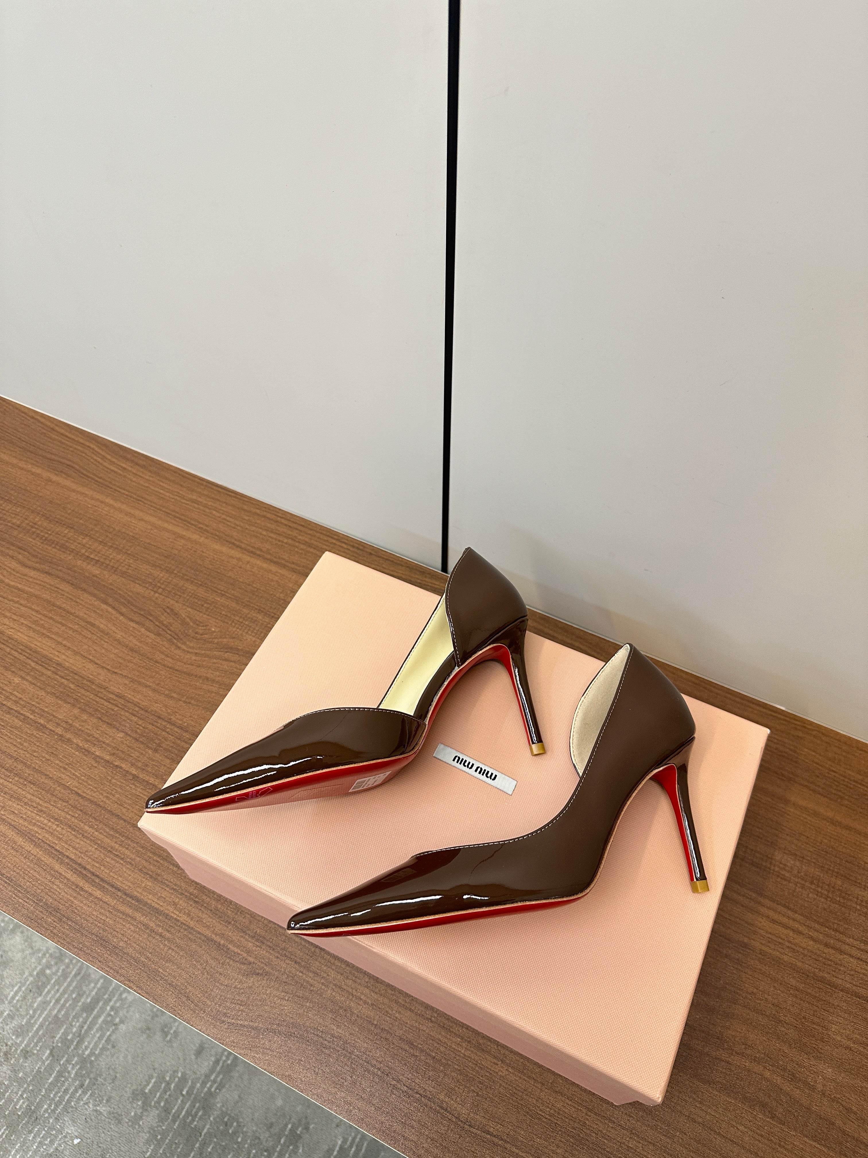 IRIZA PUMPS 85MM IN BROWN PATENT CALFSKIN