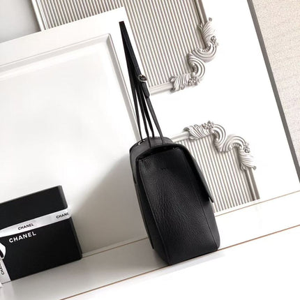 CHANEL 26S SOUPLISSIMO MAXI FLAP 39 IN BLACK GRAINED CALFSKIN SILVER HARDWARE