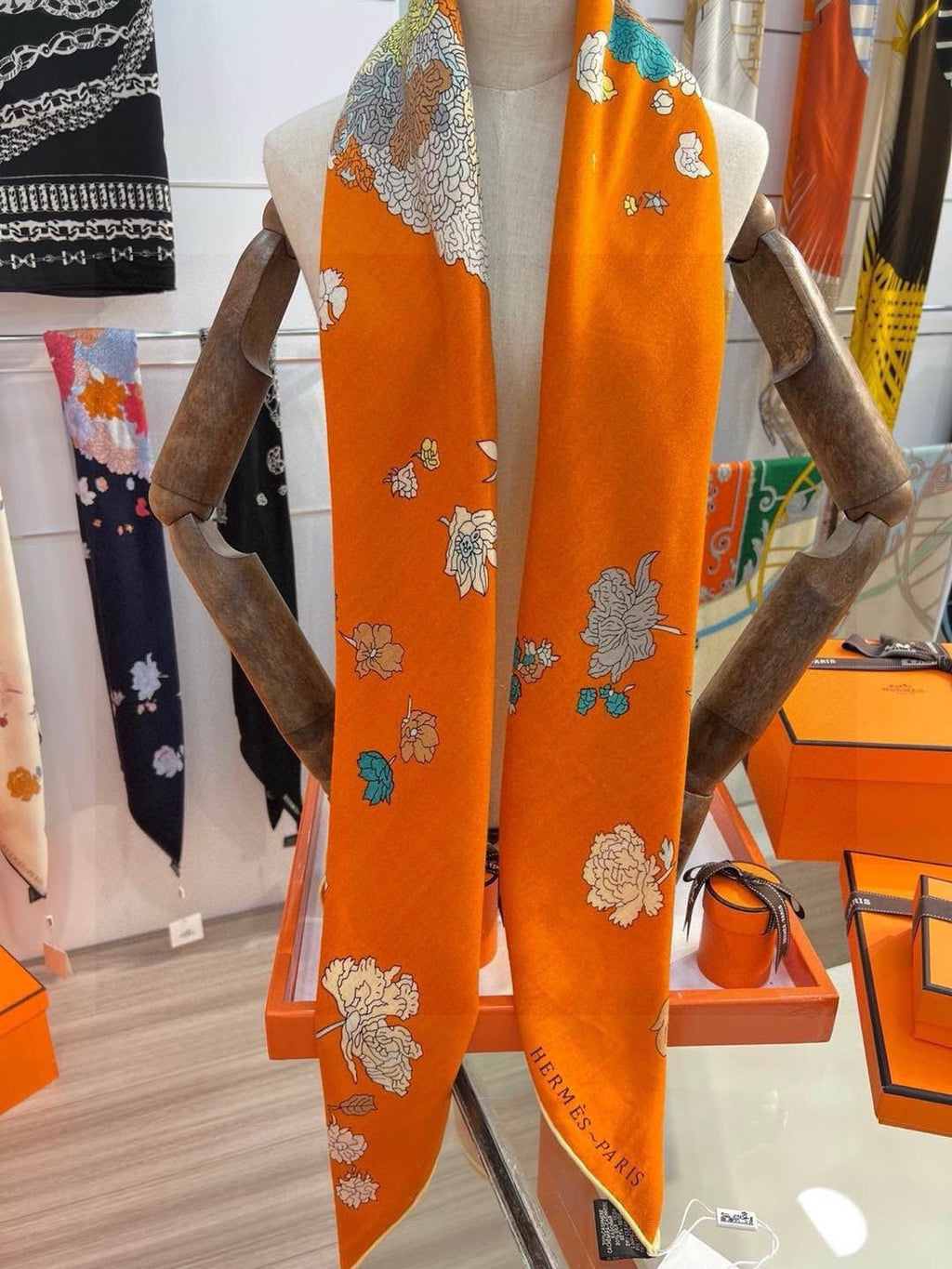 HERMES 26S SCARF 140 IN CASHMERE AND SILK 303341