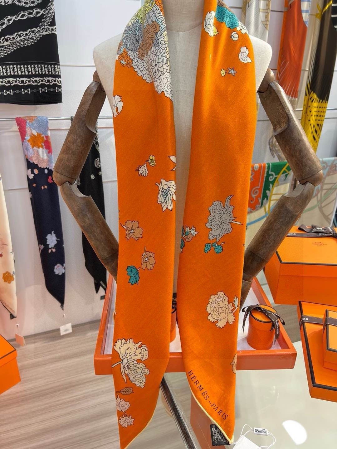 HERMES 26S SCARF 140 IN CASHMERE AND SILK 303341