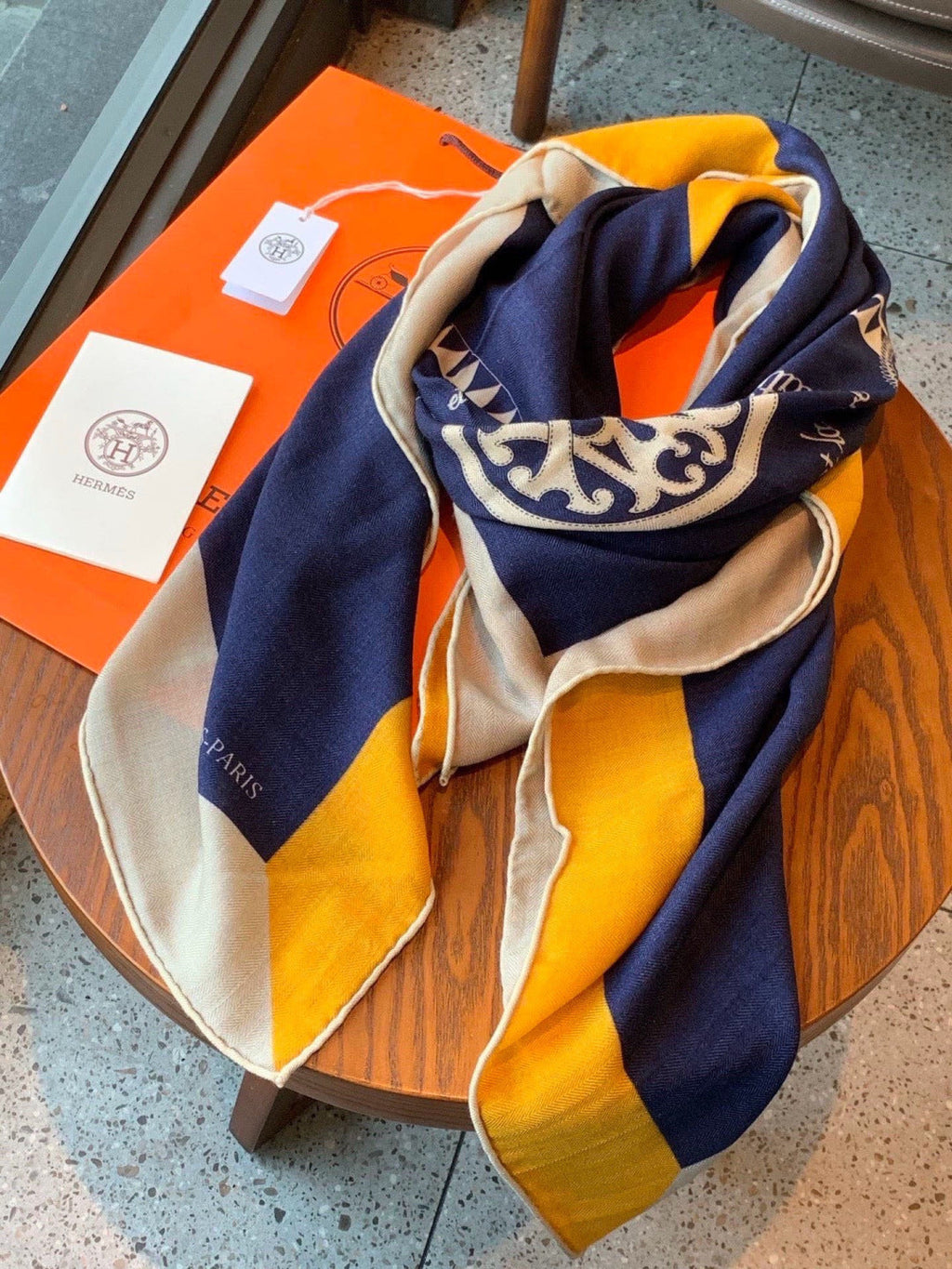 HERMES 26S SCARF 140 IN CASHMERE AND SILK 304242