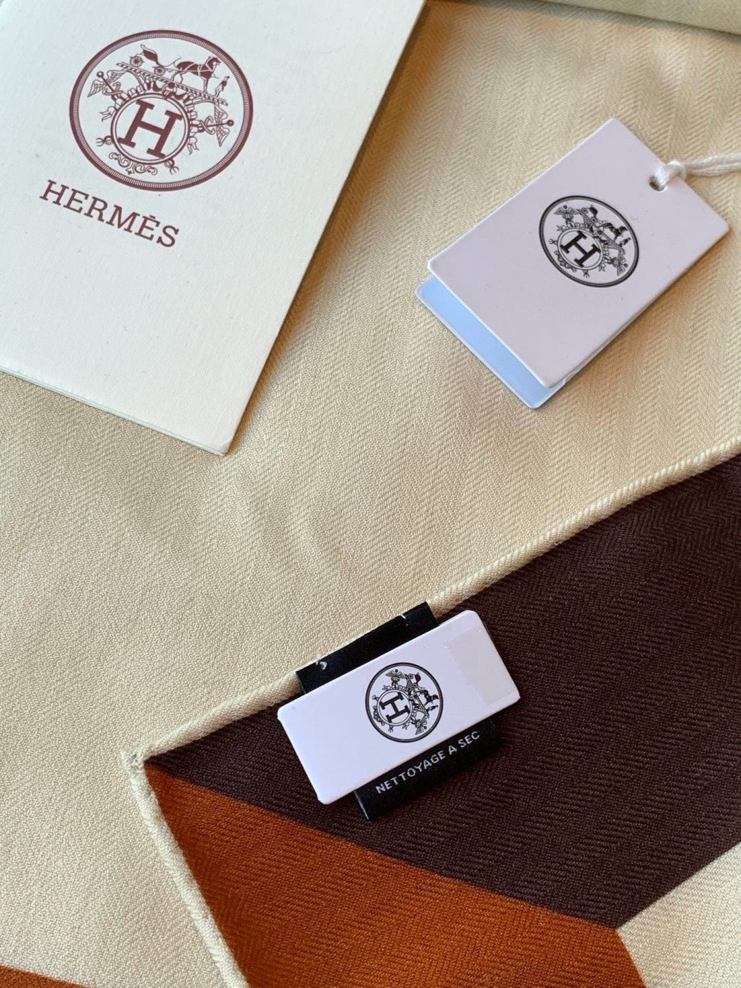 HERMES 26S SCARF 140 IN CASHMERE AND SILK 304243