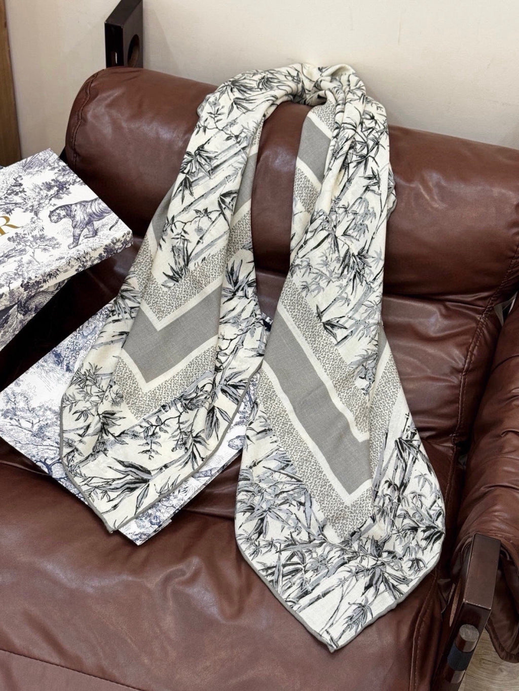 DIOR 26S SCARF 140CM IN CASHMERE SILK 304677