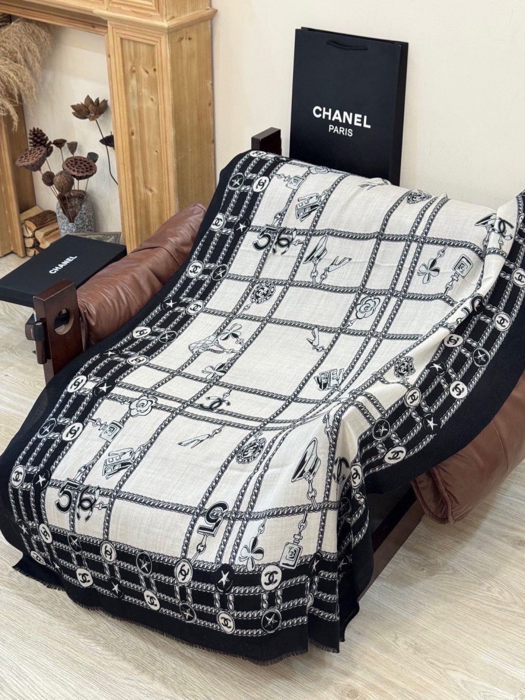 CHANEL 26S SCARF 200 IN CASHMERE AND SILK 306103