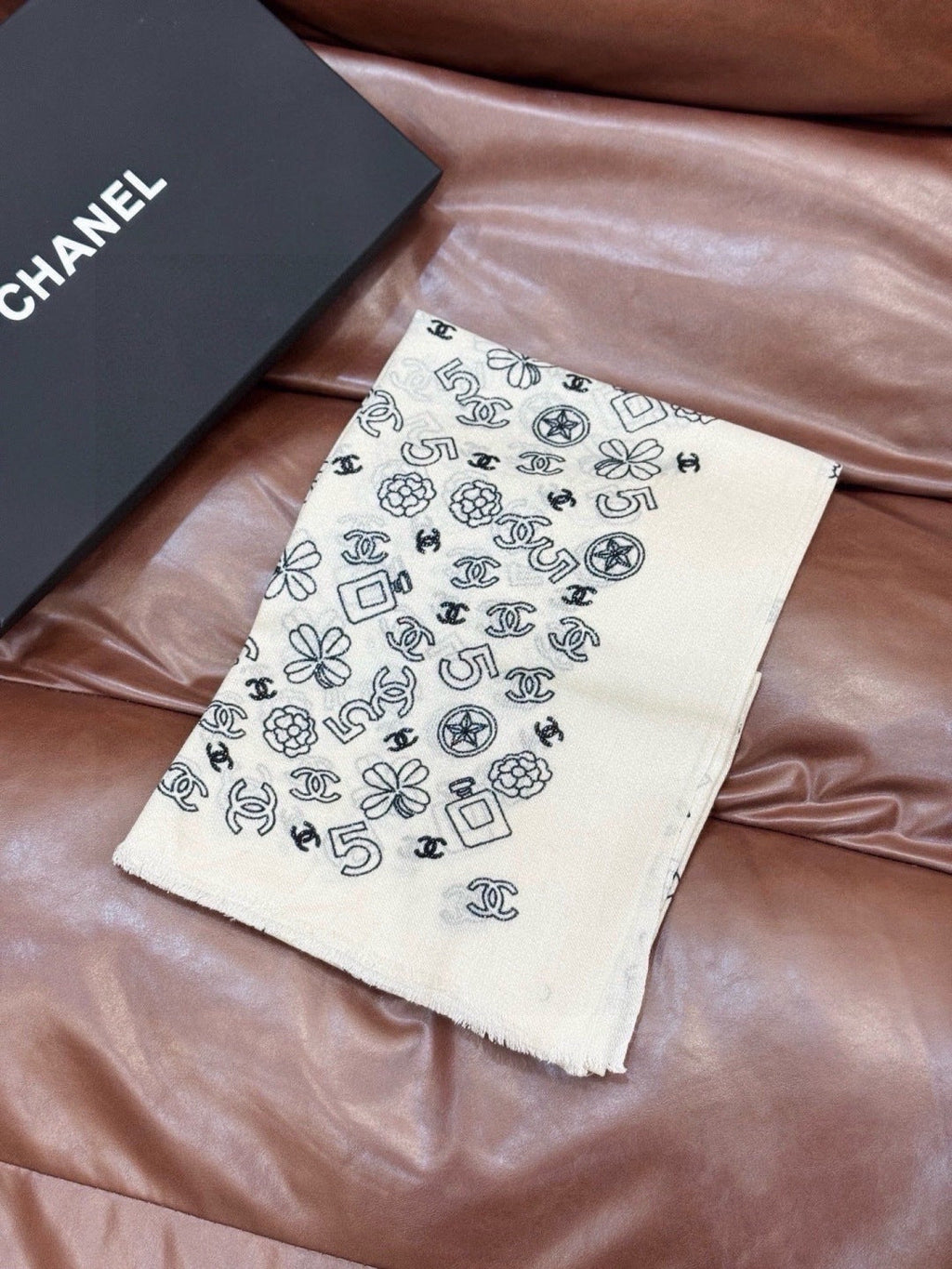 CHANEL 26S SCARF 200 IN CASHMERE AND SILK 307225