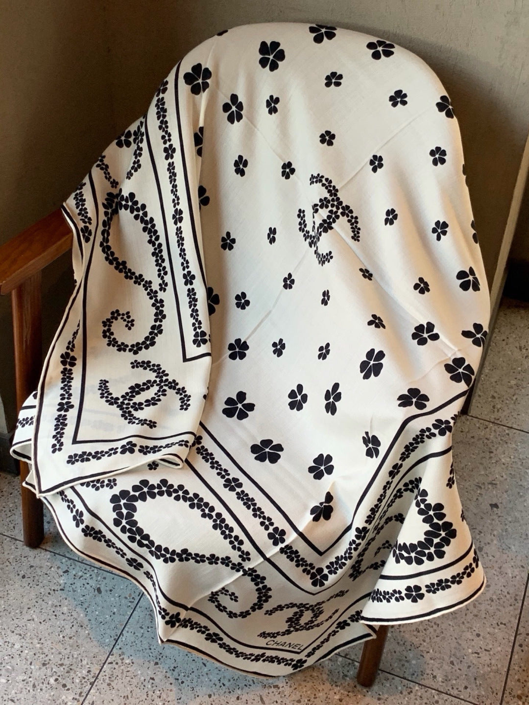 CHANEL 26S SCARF 135 IN CASHMERE AND SILK 309370