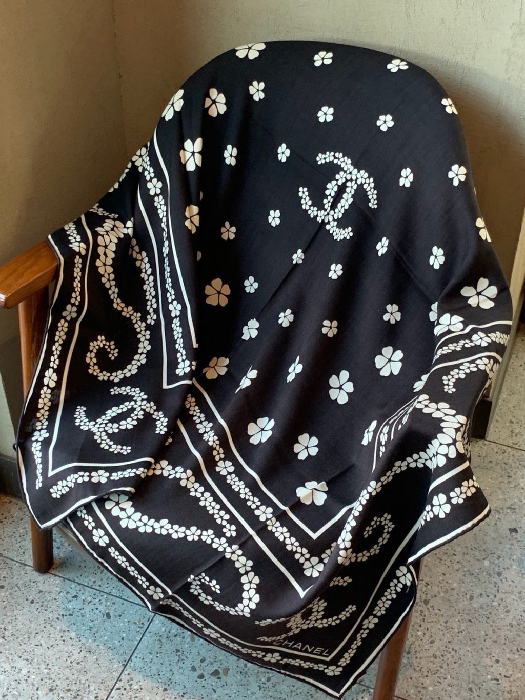 CHANEL 26S SCARF 135 IN CASHMERE AND SILK 309371