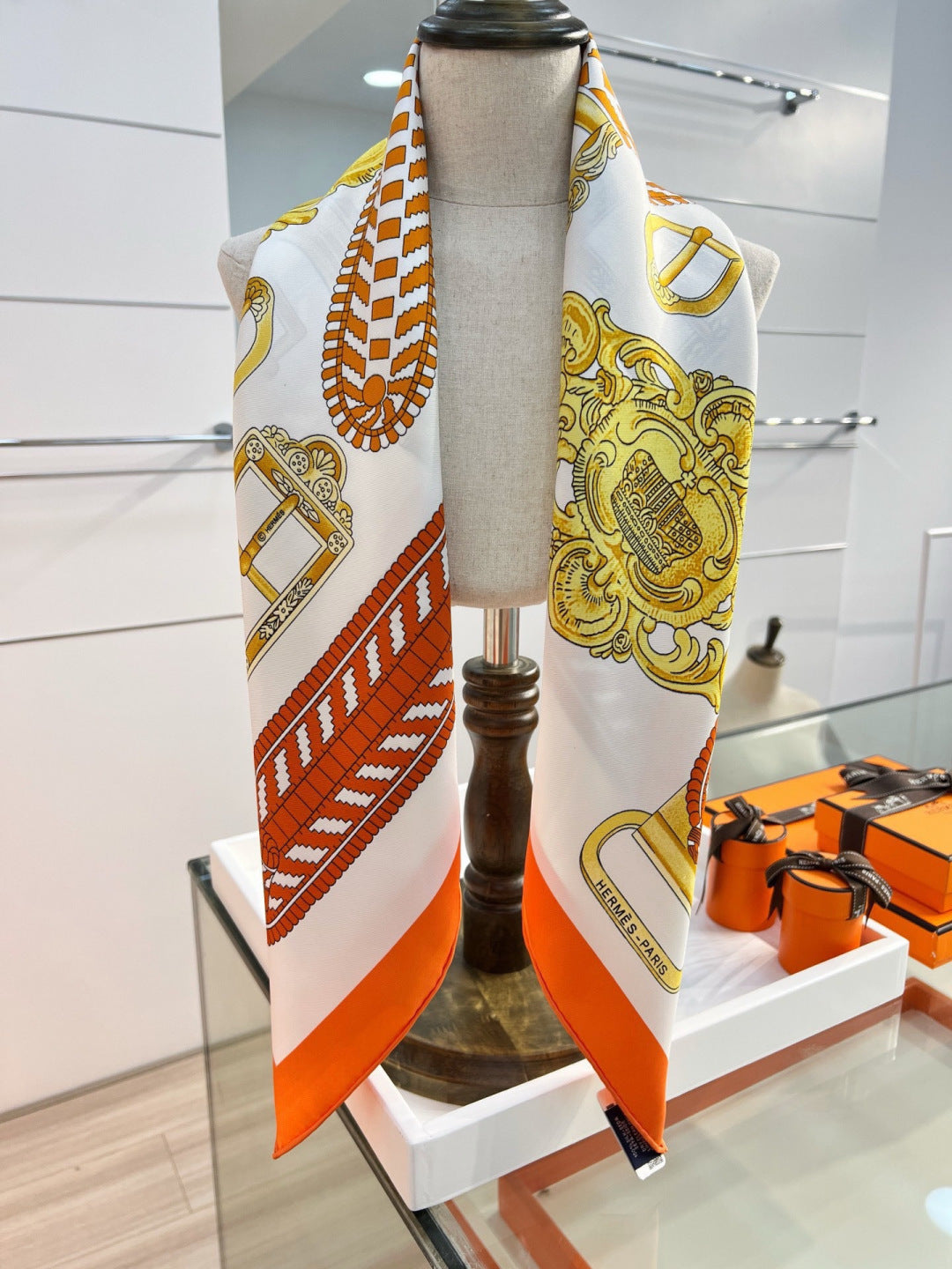 HERMES 26S PRINTED SQUARE SCARF 88 IN SILK 309940