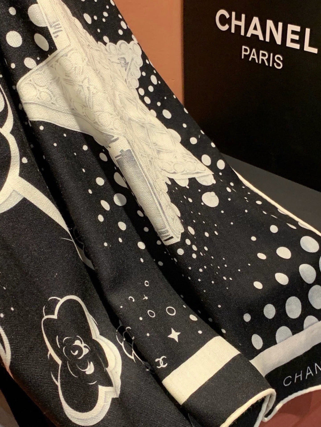 CHANEL 26S SCARF 140 IN SILK 311980