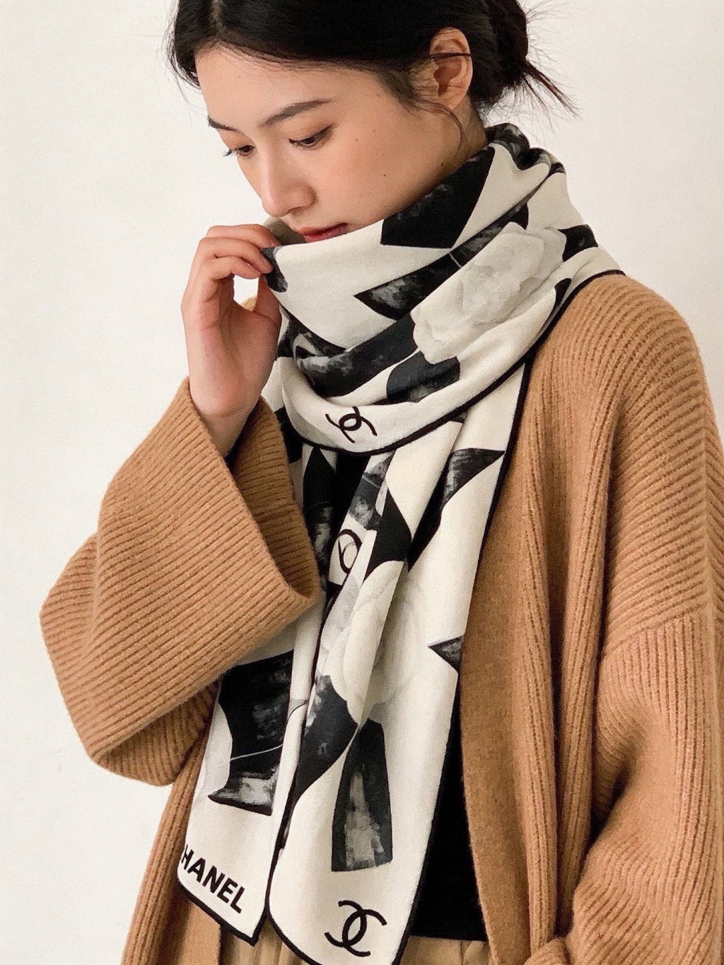 CHANEL 26S SCARF 140 IN SILK 311981