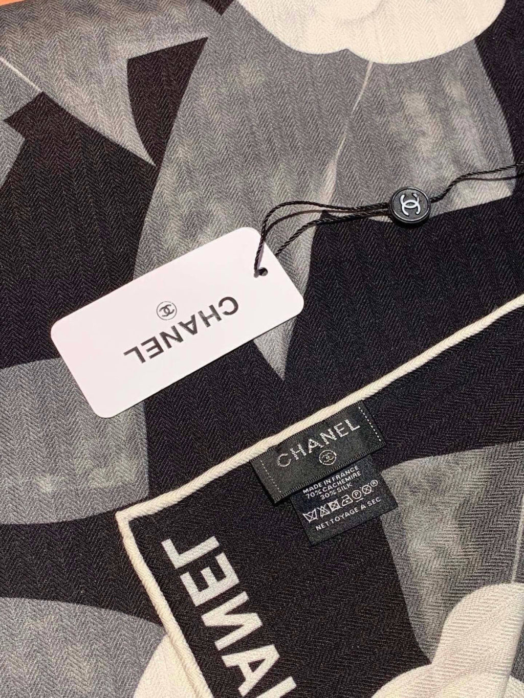 CHANEL 26S SCARF 140 IN SILK 311982