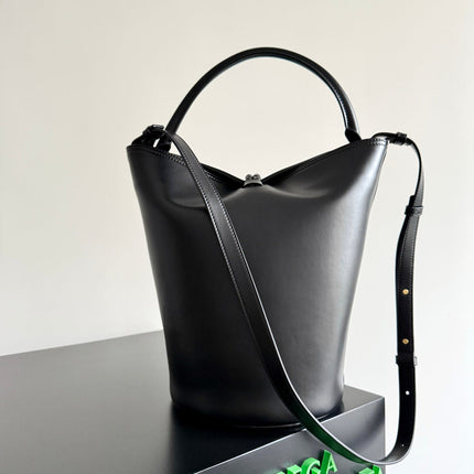 BOTTEGA VENETA 25S MEDIUM LIBERTA 30 IN BLACK CALFSKIN GOLD HARDWARE