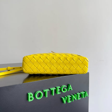 BOTTEGA VENETA 25S BANG BANG 22 IN LEMON YELLOW INTRECCIATO CALFSKIN GOLD HARDWARE