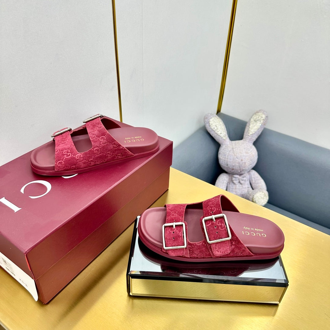 GG SANDALS IN RED LAMBSKIN MIX SUEDE EMBOSSED LOGO