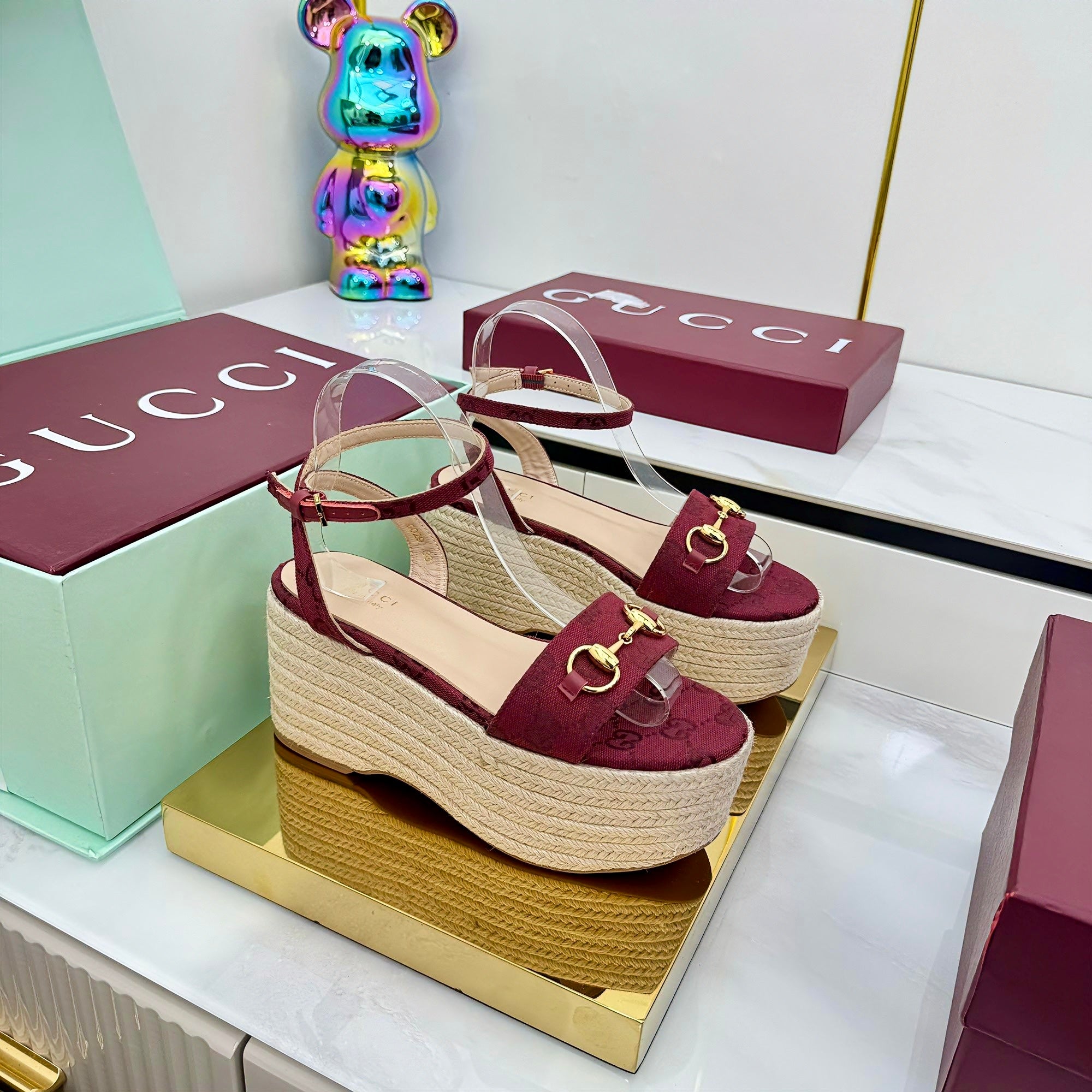 GG HIGH WEDGE SANDALS IN RED FABRIC AND RAFFIA WITH GOLD HARDWARE