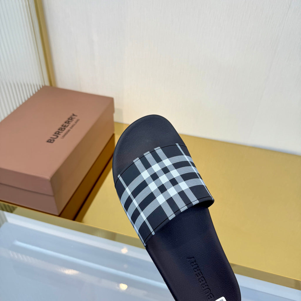 BURBERRY 26S SLIDES SANDAL IN BLACK CALFSKIN