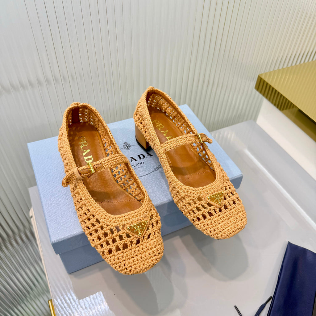PRADA 26S LOGO PLAQUE CROCHET MARY JANE PUMPS 50MM IN BROWN WOVEN FIBER