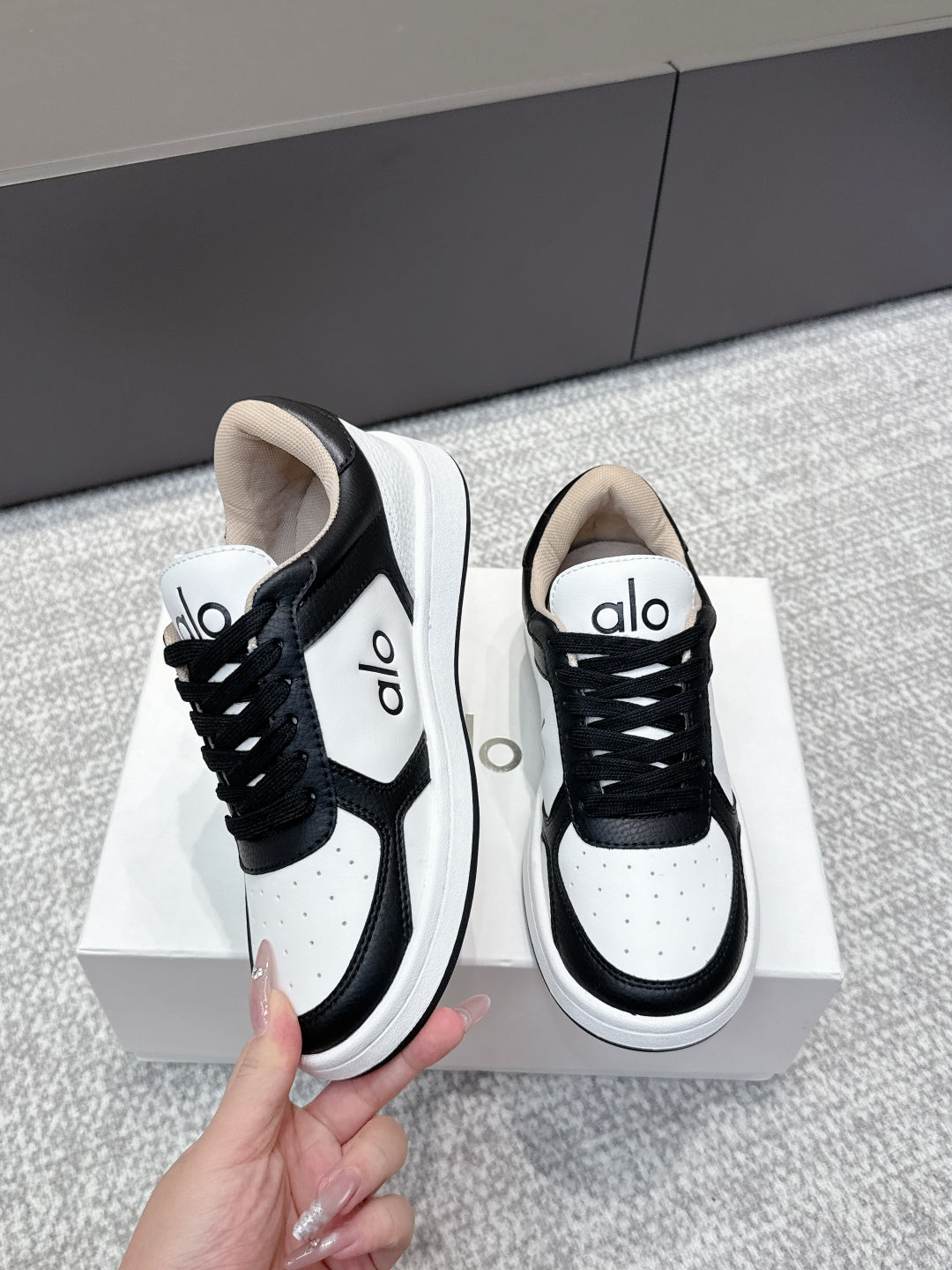 ALO 25S SNEAKER IN BLACK AND WHITE LAMBSKIN