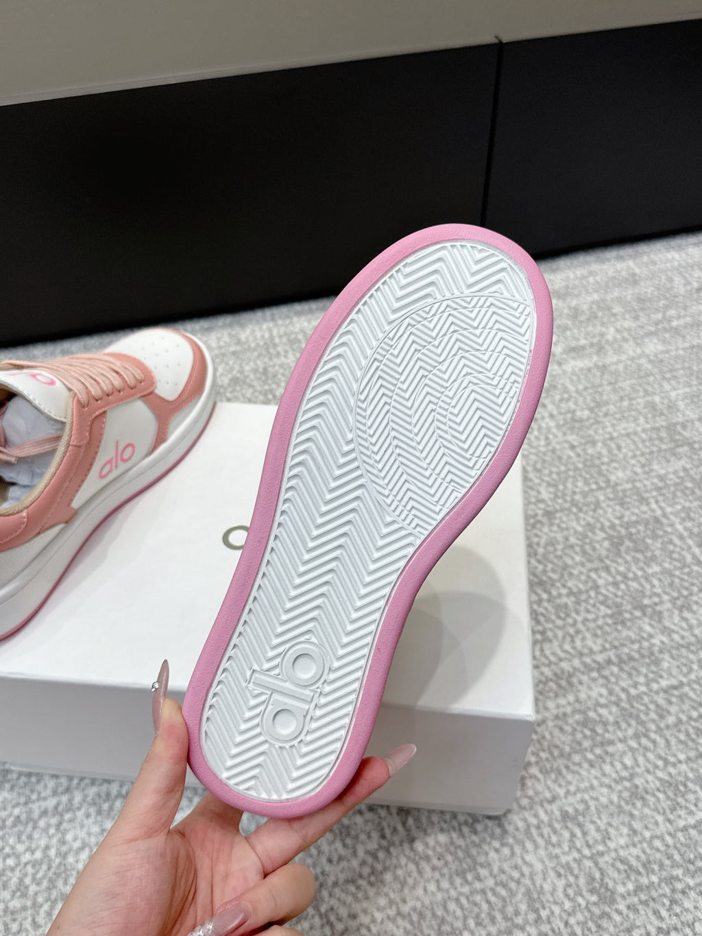 ALO 25S SNEAKER IN PINK AND WHITE LAMBSKIN