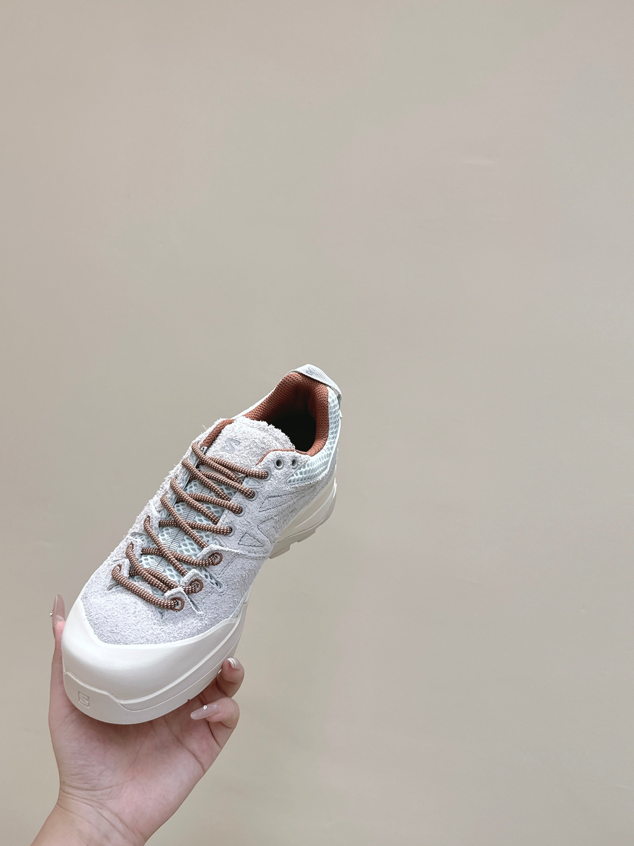 ALO 25S SALOMON X-ALP LTR SNEAKER IN SKY BLUE AND LIGHT GREY SUEDE