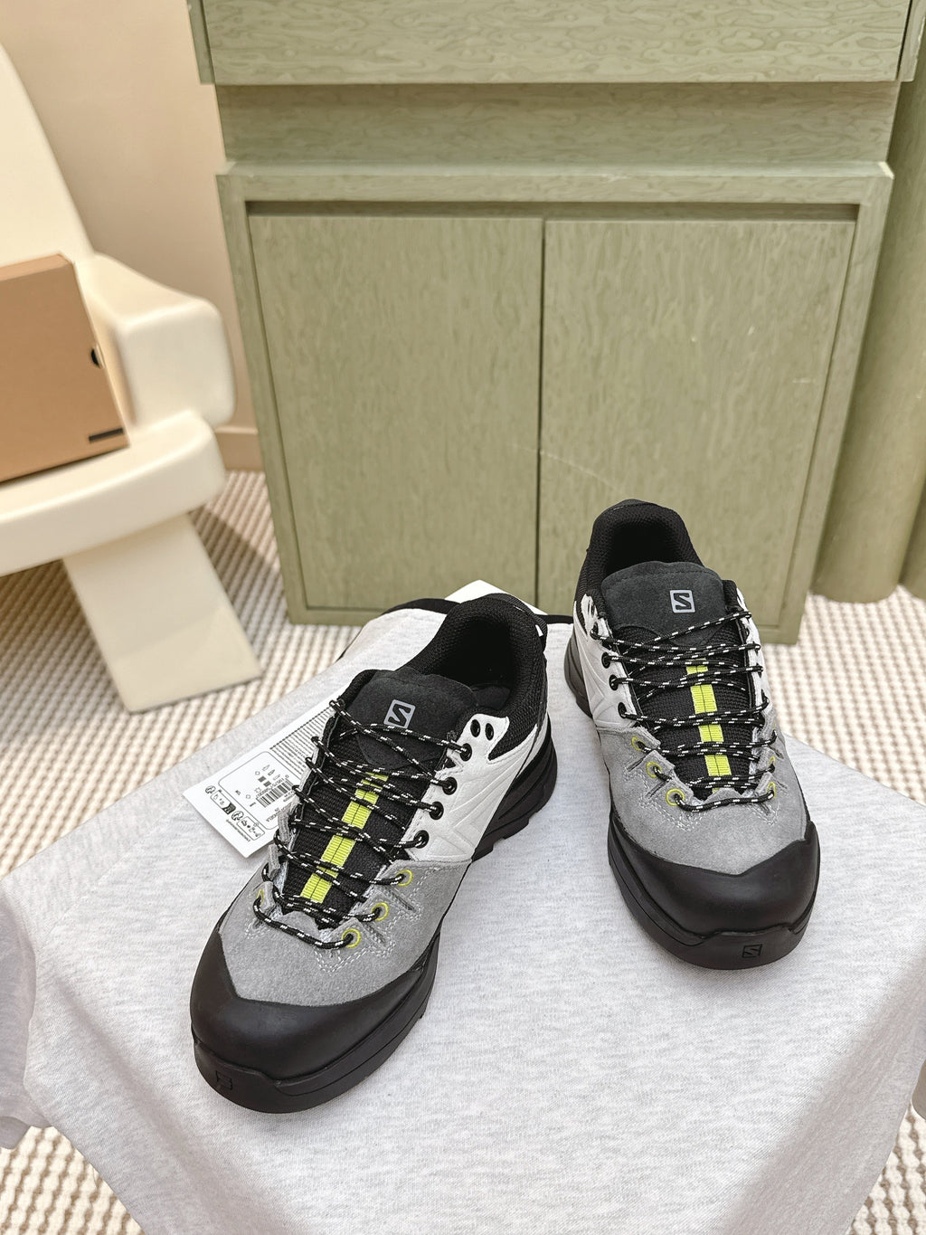ALO 25S SALOMON X-ALP LTR SNEAKER IN GREY AND WHITE SUEDE