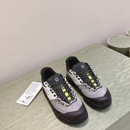 ALO 25S SALOMON X-ALP LTR SNEAKER IN GREY AND WHITE SUEDE