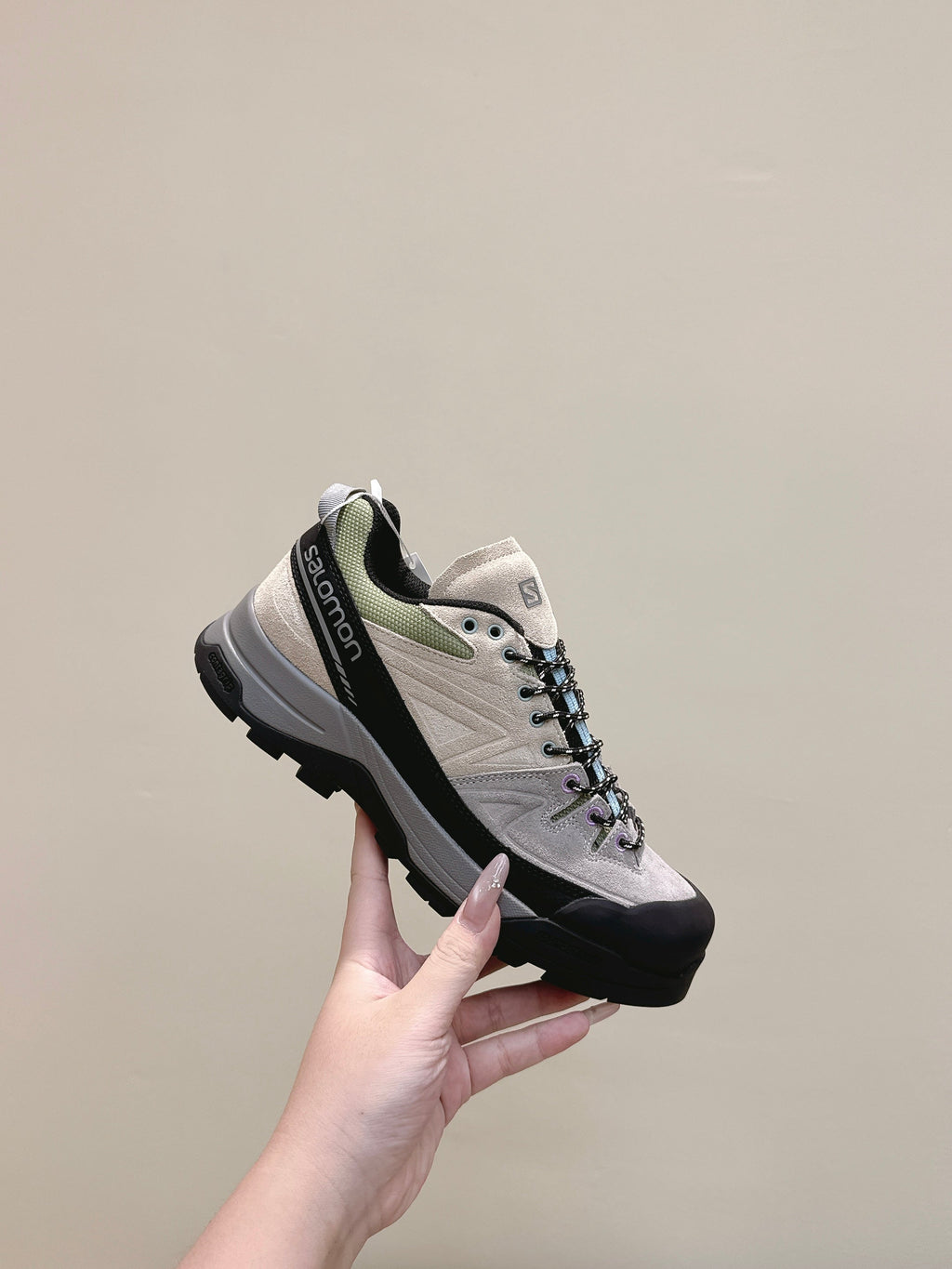 ALO 25S SALOMON X-ALP LTR SNEAKER IN BEIGE AND GREY SUEDE