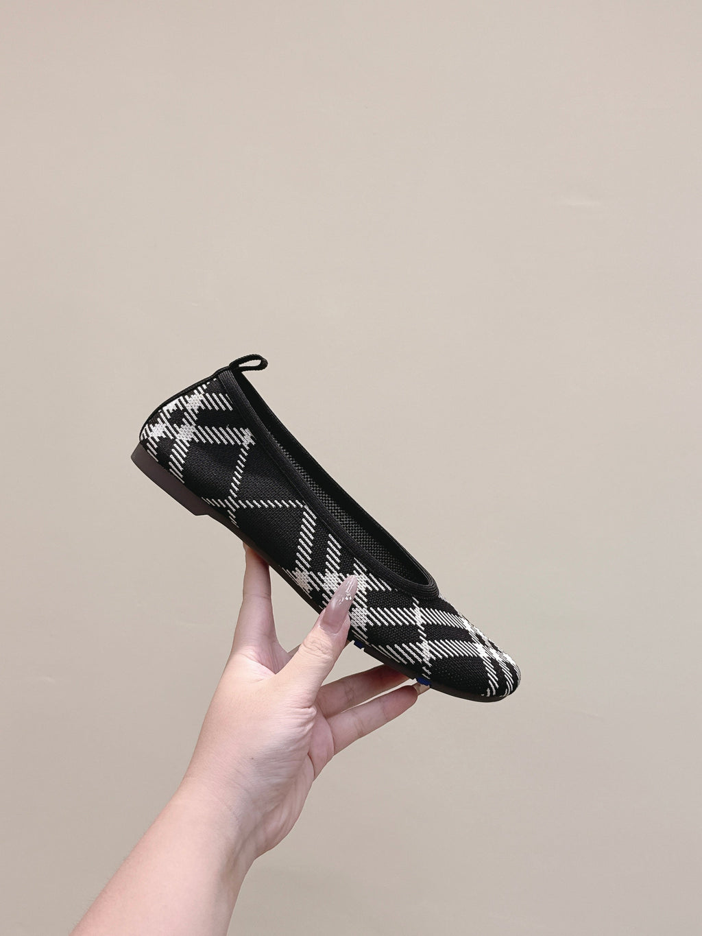 BURBERRY 26S BALLET FLATS IN BLACK AND WHITE KNIT STYLE 2