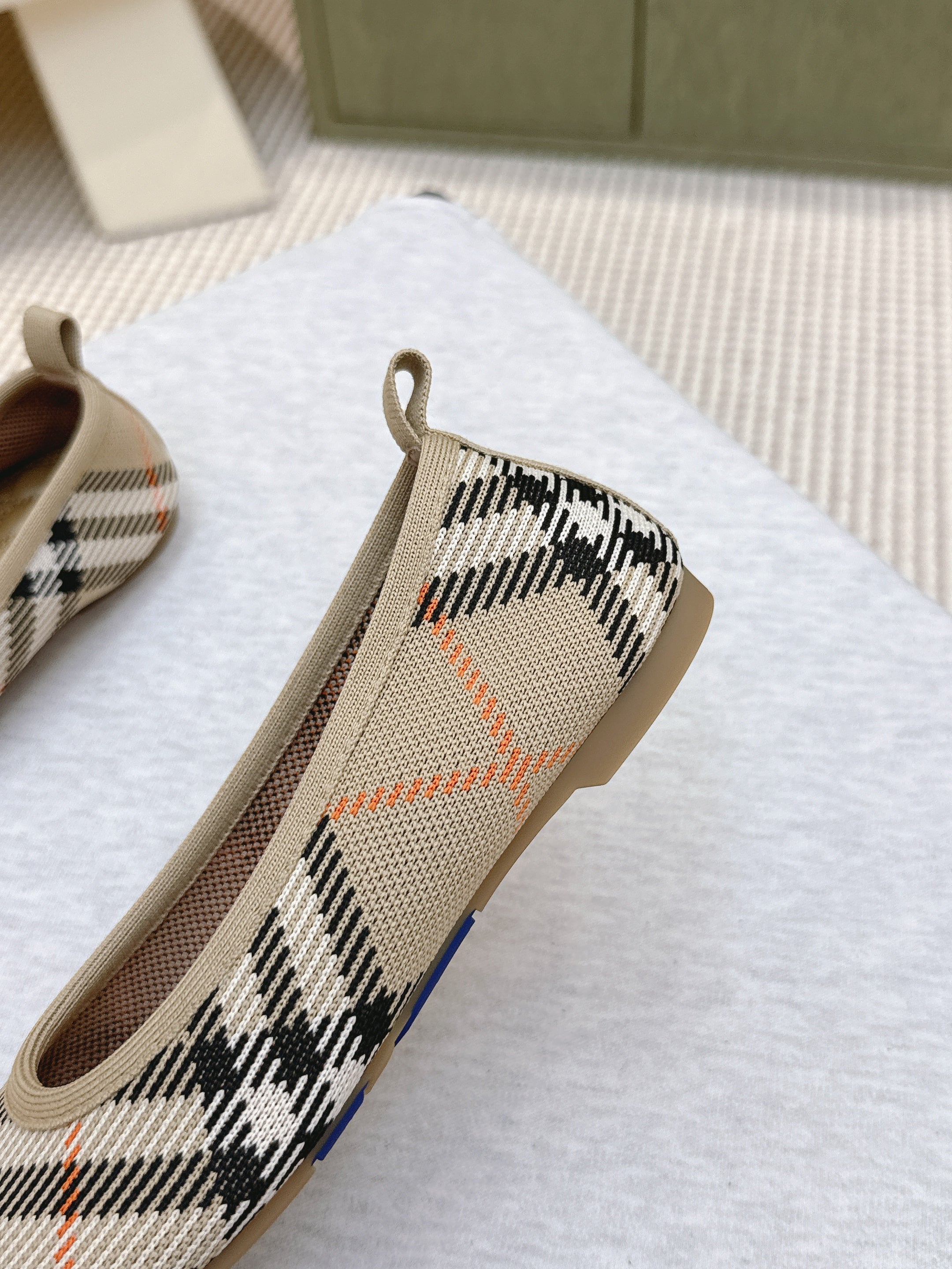 BURBERRY 26S BALLET FLATS IN BEIGE AND BLACK KNIT STYLE 1