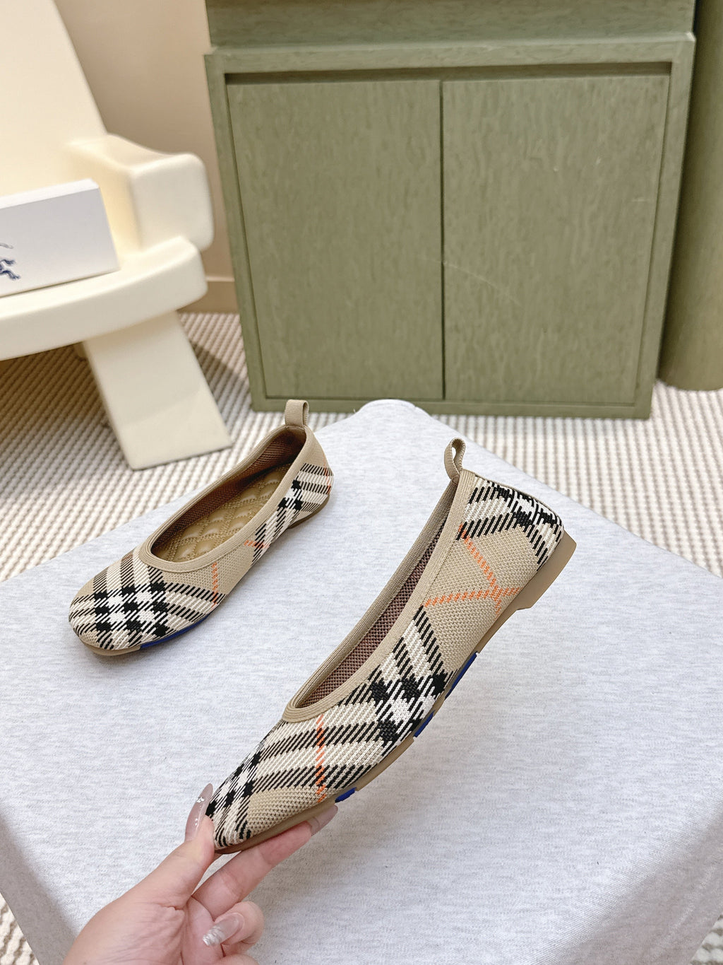 BURBERRY 26S BALLET FLATS IN BEIGE AND BLACK KNIT STYLE 1