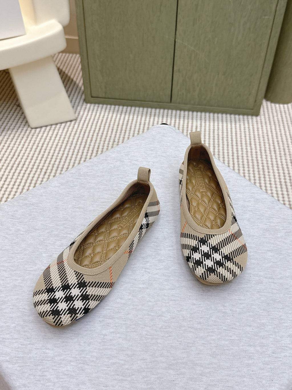 BURBERRY 26S BALLET FLATS IN BEIGE AND BLACK KNIT STYLE 1