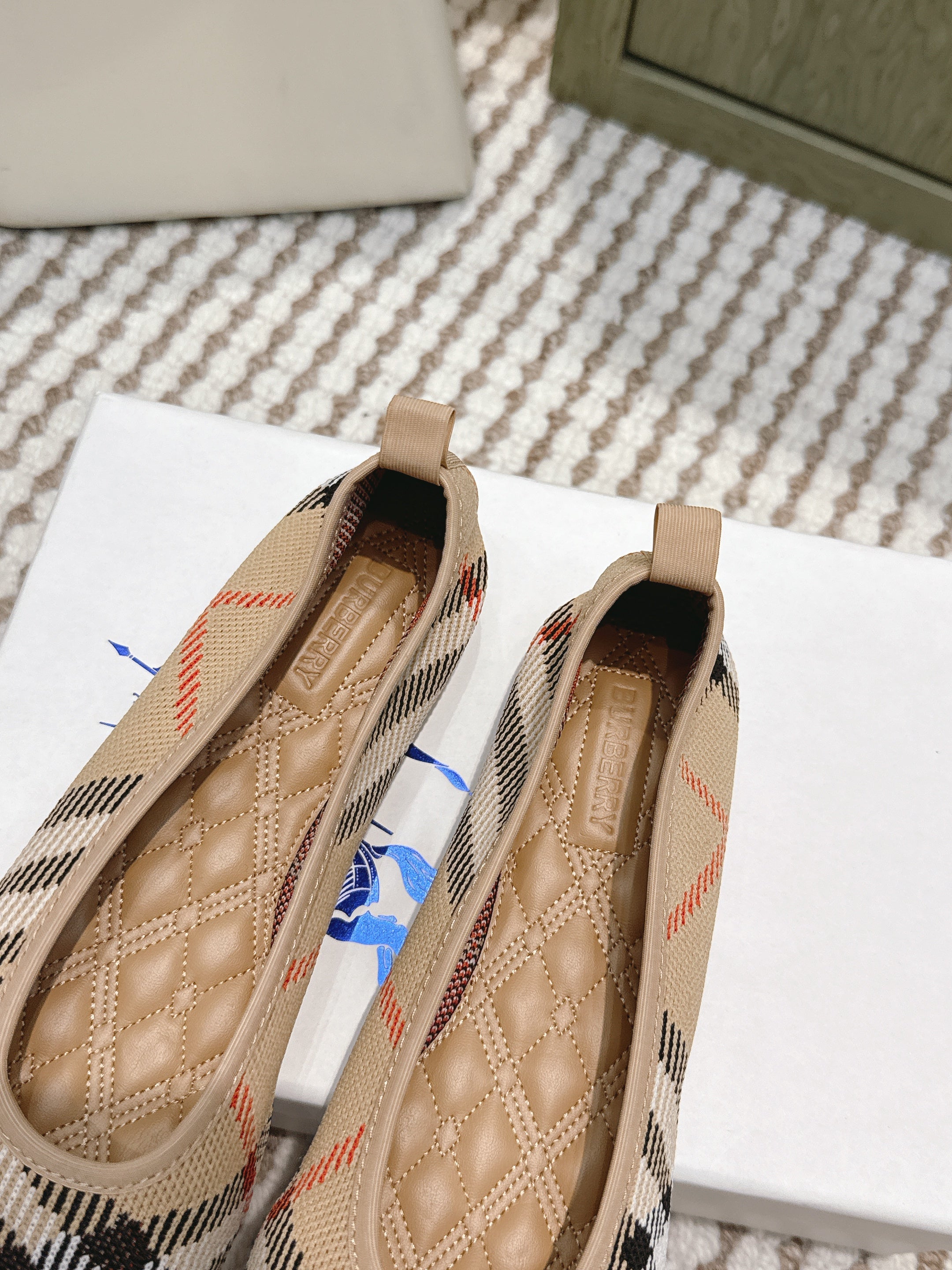 BURBERRY 26S BALLET FLATS IN BEIGE AND BLACK KNIT