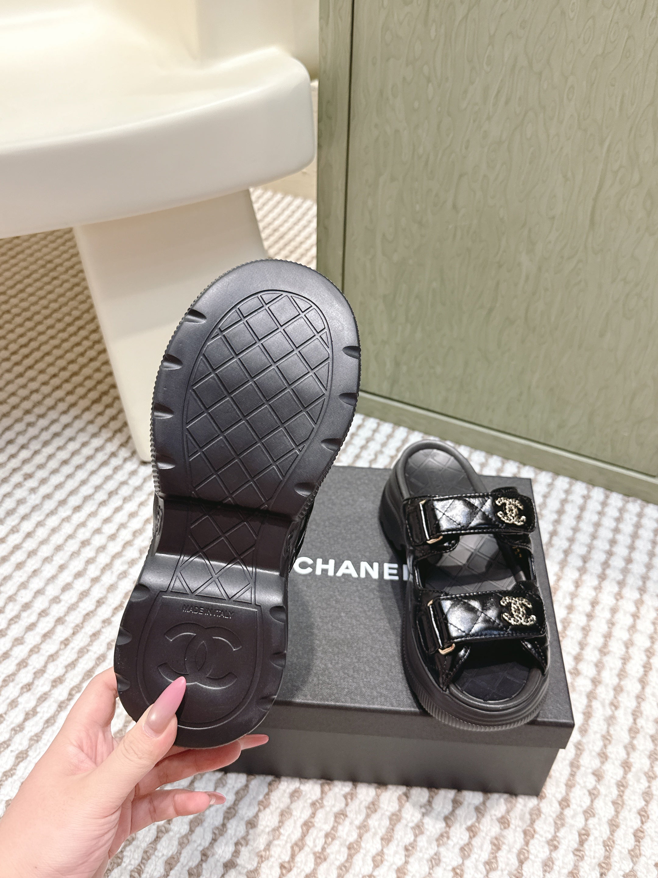 CHANEL 25S STRAP SANDALS IN BLACK PATENT CALFSKIN SILVER HARDWARE