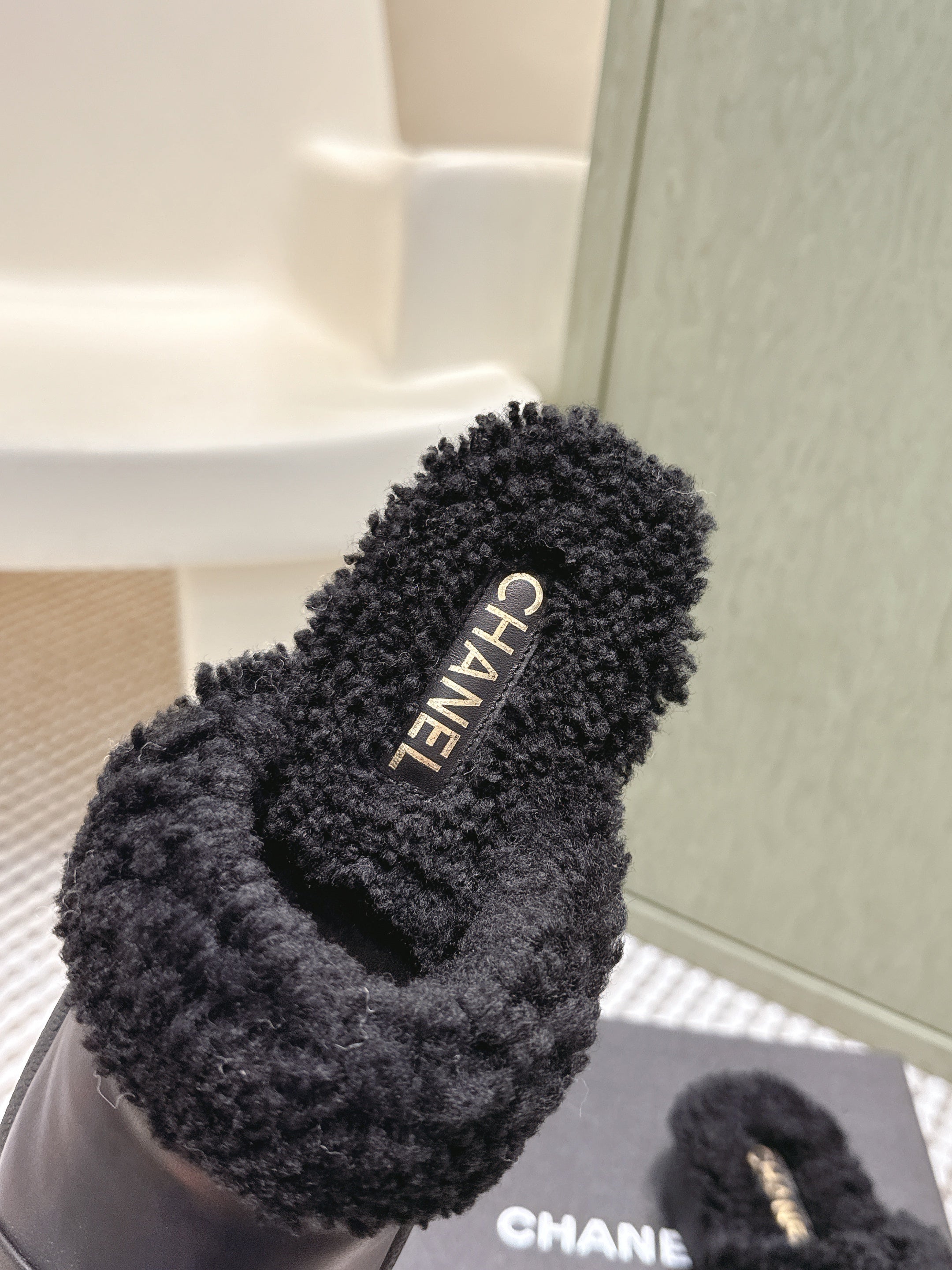 CHANEL 25S INDOOR SLIPPERS IN BLACK CALFSKIN FUR-LINED