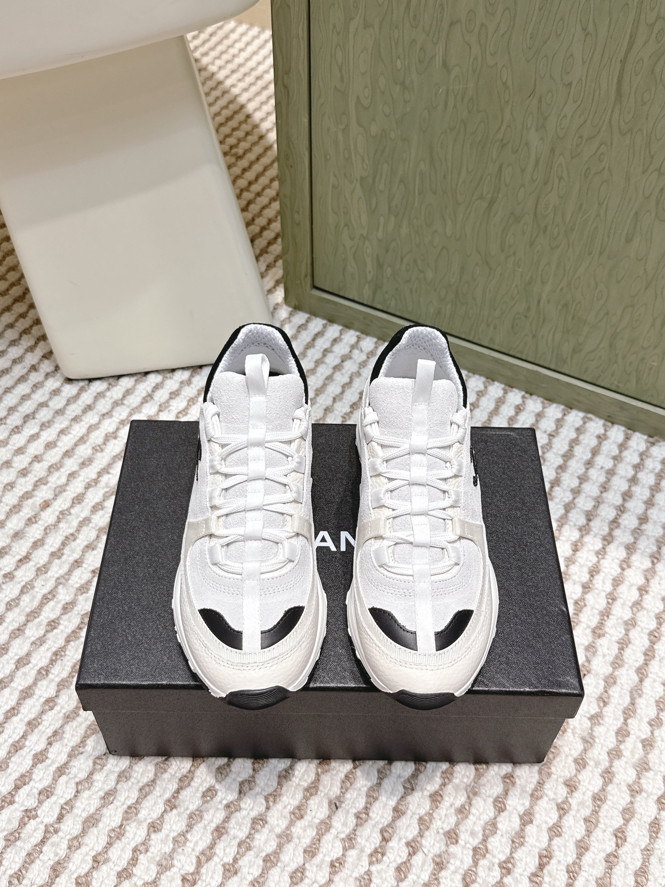 CHANEL 25S LUXURY SNEAKERS IN WHITE CALFSKIN AND SUEDE