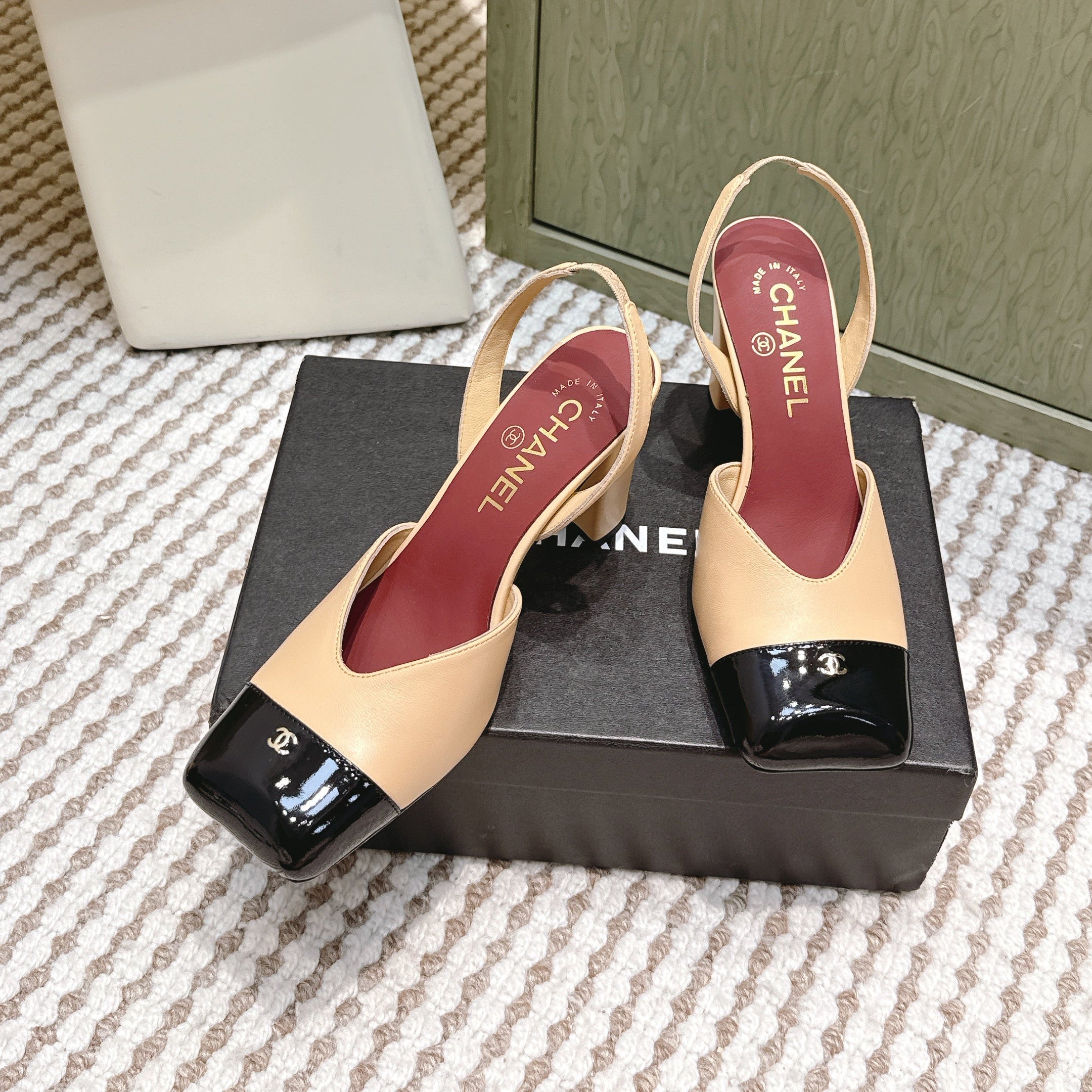 CHANEL 25S HIGH-HEELED SQUARE-TOE SLINGBACK 90MM IN DARK BEIGE AND BLACK CALFSKIN