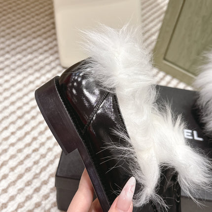 CHANEL 25S LOAFERS MOCCASIN IN BLACK GLOSSY CALFSKIN WITH WHITE MINK FUR LINING