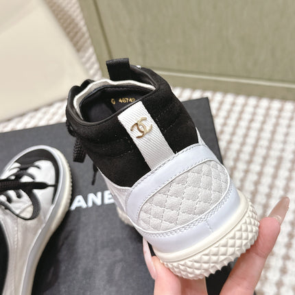 CHANEL 25S HIGH-TOP SNEAKERS IN BLACK AND WHITE CALFSKIN AND SUEDE