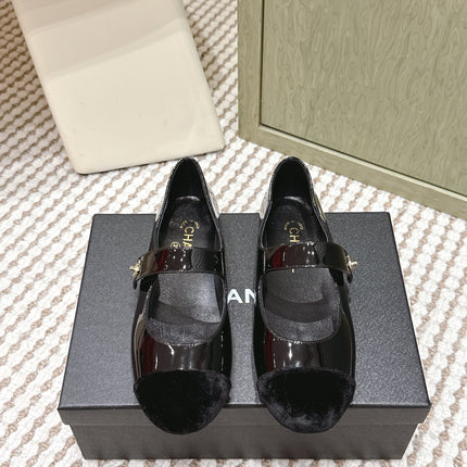 CHANEL 25S MARY JANE FLAT IN BLACK PATENT CALFSKIN WITH BLACK VELVET CAP TOE