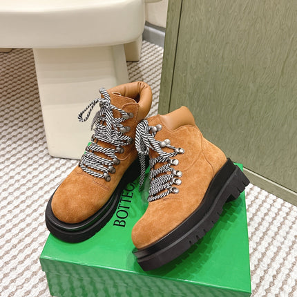 BOTTEGA VENETA 26S LUG ANKLE BOOTS IN BROWN SUEDE