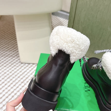 BOTTEGA VENETA 26S LUG ANKLE BOOTS IN BLACK CALFSKIN AND WHITE WOOL
