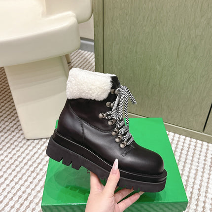 BOTTEGA VENETA 26S LUG ANKLE BOOTS IN BLACK CALFSKIN AND WHITE WOOL