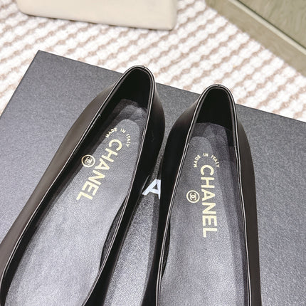 CHANEL 25S BALLET FLAT ROUND TOE IN BLACK SHEEPSKIN WITH CAMELLIA