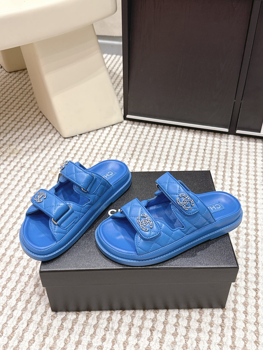 CHANEL 26S SANDALS IN BLUE CALFSKIN